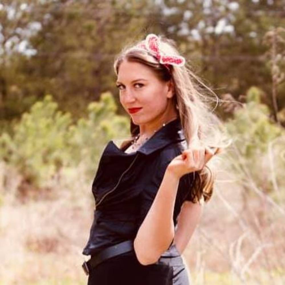 Meet your Posher, Caitlin